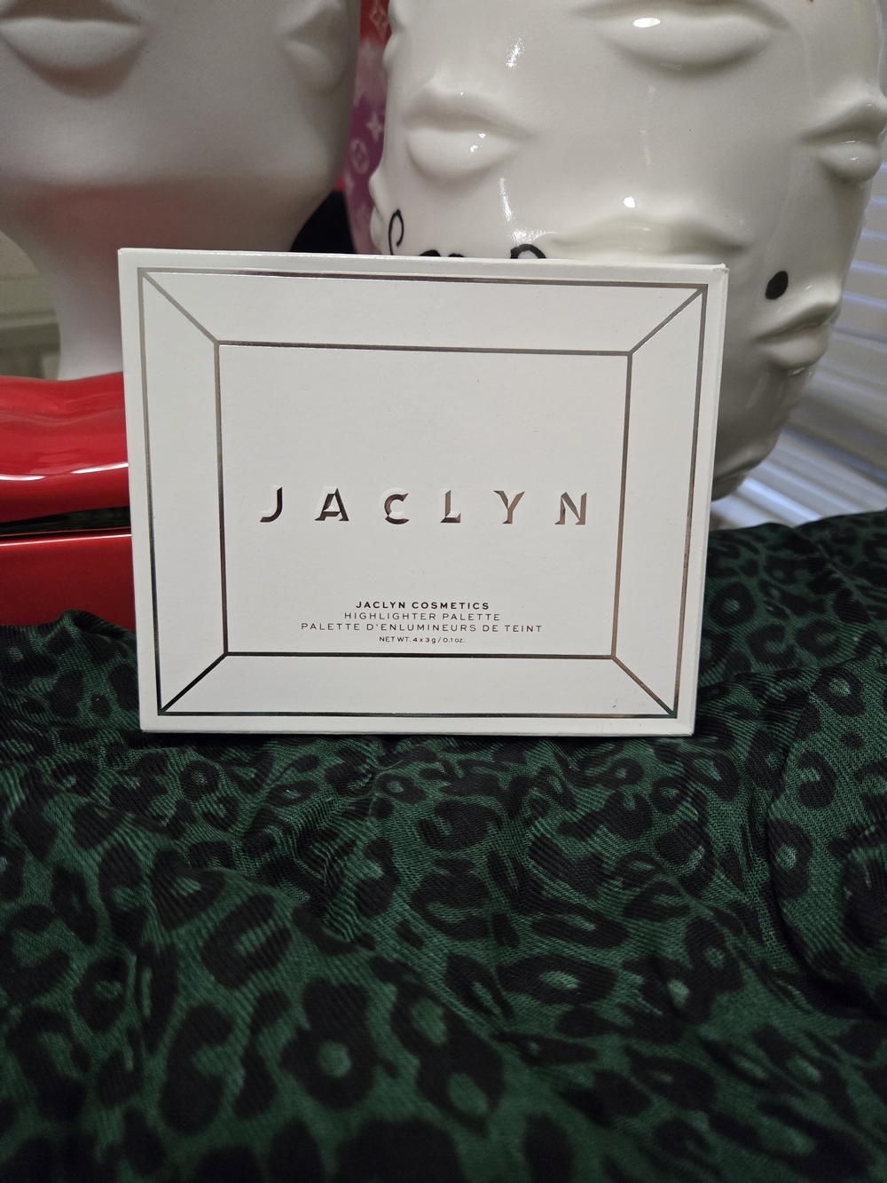 Jaclyn Cosmetics Highlighter Palette The Flash - White and Gold Packaging